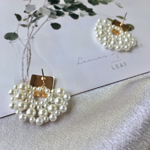 Imitation Pearl Elegant Sanded Gold Earrings - Picture 7 of 8